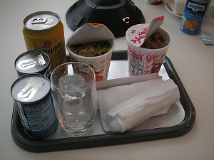 ラウンジで昼食