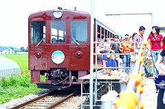 ラベンダー畑駅到着