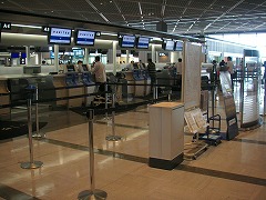 成田空港Aカウンター