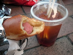 ホットドッグ(?)とアイスティー