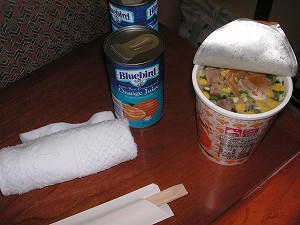 ラウンジで朝食